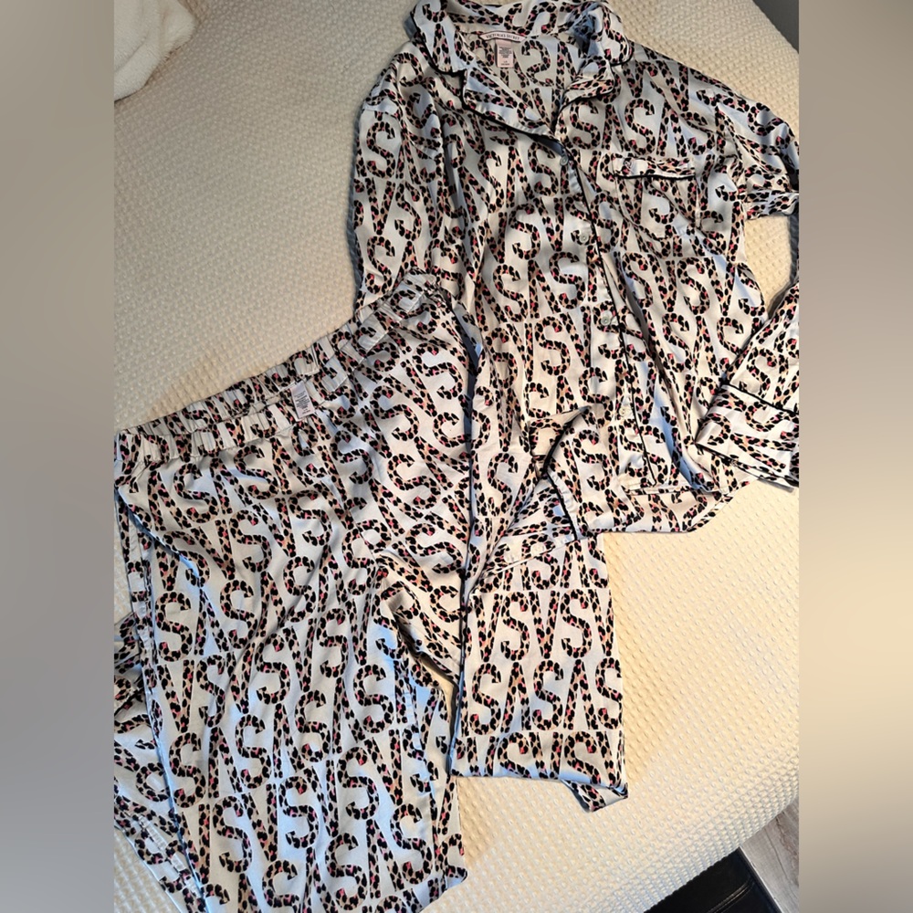 Victoria's Secret Pink and Black Animal Print PJ set
